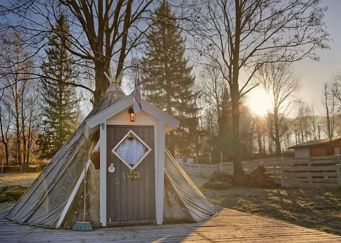 Finska Wioska Kalevala Luxuszelt Borowice